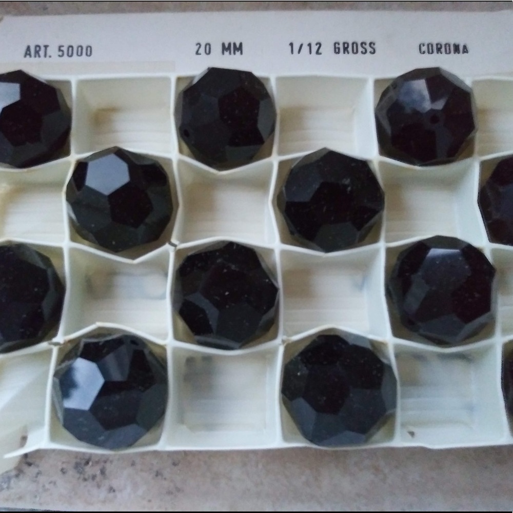 BOX RARE VINTAGE SWAROVSKI CRYSTAL BEADS ARTICLE 5000 20mm JET